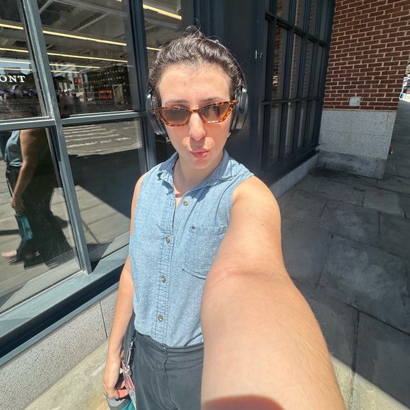 Meet your Posher, Sarah - Picture 1 of 1